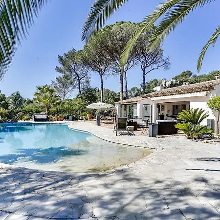 度假居 Elegant With A Pool Saint-Raphaël